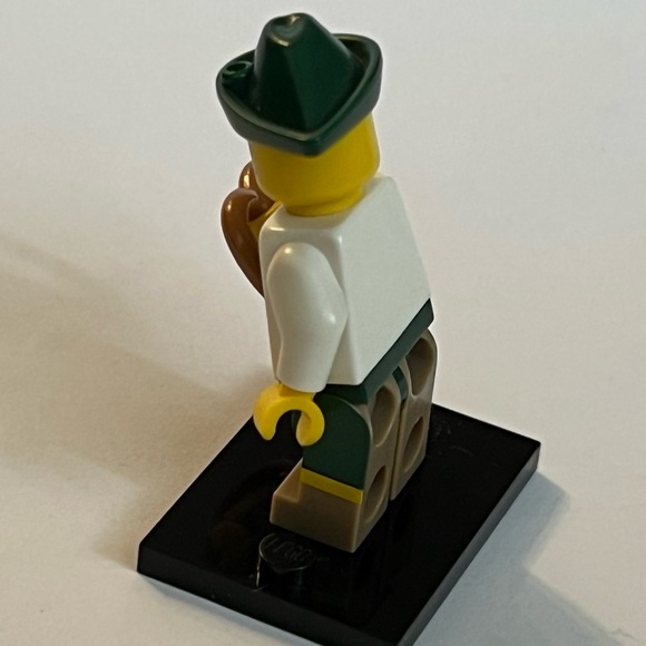 Lego Collectible Minifigs: Lederhosen Guy-Tribal Woman-Flying Warrior-Plant Mon. - Picture 4 of 8